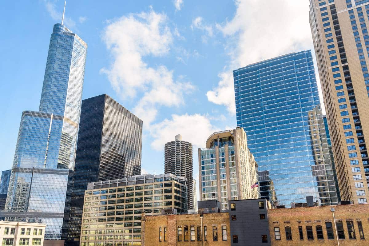 The vibrant cityscape of downtown Chicago, Illinois, hosting the Loyalty Summit 2024